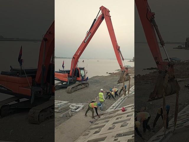 excavator long boom doosan work riverside #shortsfeed #shorts #youtubeshorts #youtube #excavator