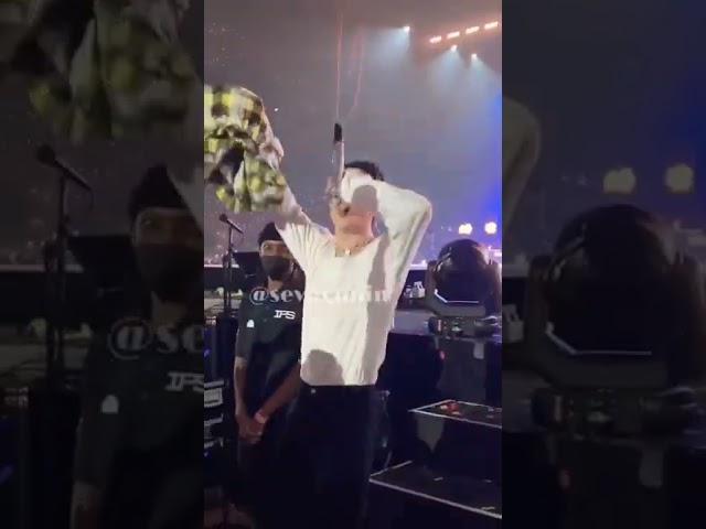 jimin reaction when security guard dance with him #shorts #bts #jimin