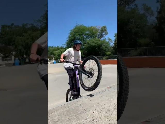 slow-mo whip  #bikelife #mtb #whips #steezy #shorts