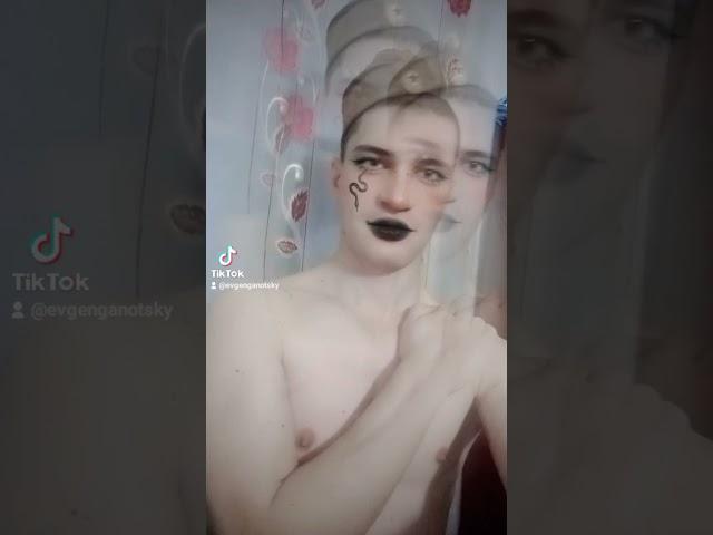 Любовь - ето когда ты хочеш взять человека не в свою постель, а в свою жызнь...