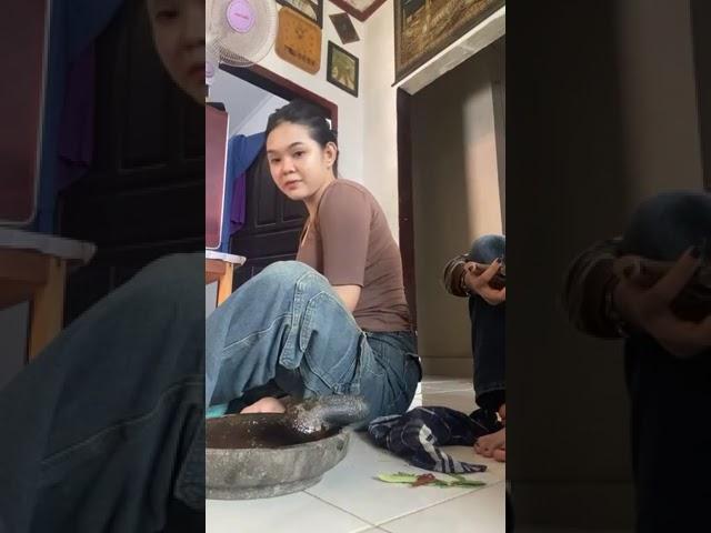 tante ketagihan bikin rujak