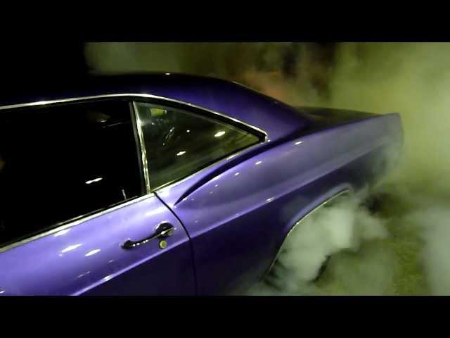 Blown Big block Impala 65 Burnout