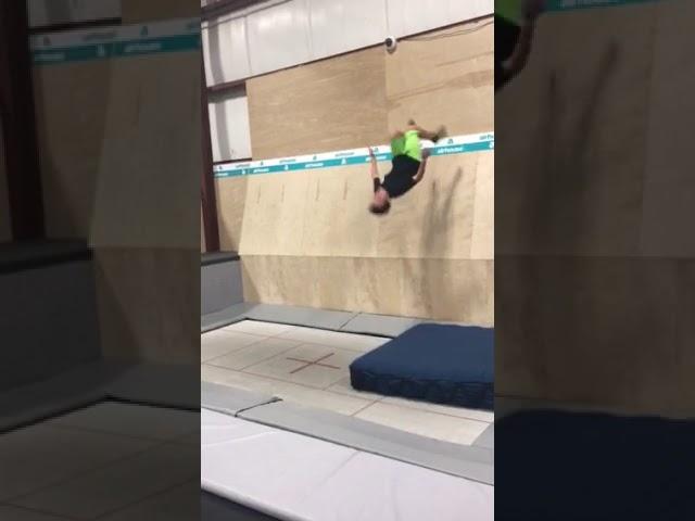 Kid land wall back filp