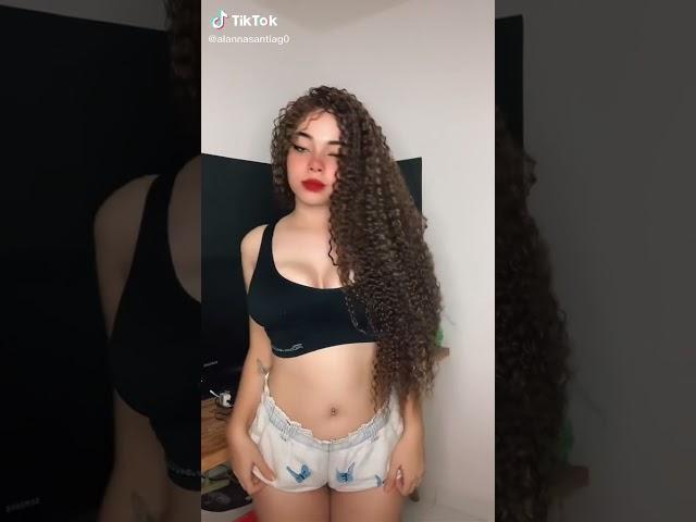 XVídeos de menina gostosa com peitão e com bunda