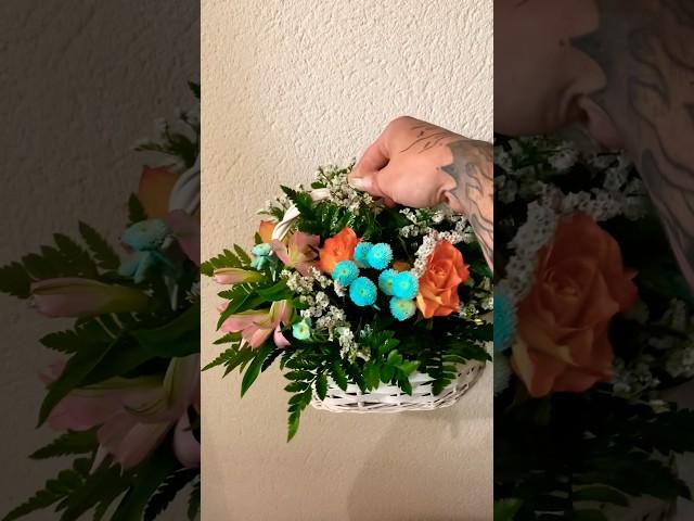 ¡Mira cómo esta cesta de flores cobra vida en segundos!  #flowers #handmade #weddingflowers #art