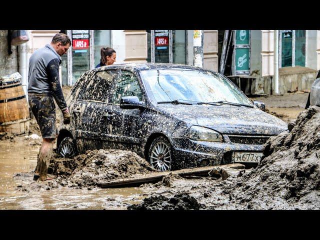 ЯЛТА. ЧУДОВИЩНЫЕ ПОСЛЕДСТВИЯ ПОТОПА! ШОК от Увиденного. ЛЮДИ в МОРЕ. Крым Июнь 2021. 2 часть