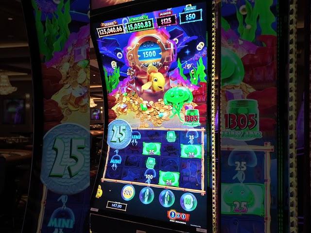 The NEW Goldfish Respin Party Super Bonus is INSANE! #slots #casino #lasvegas