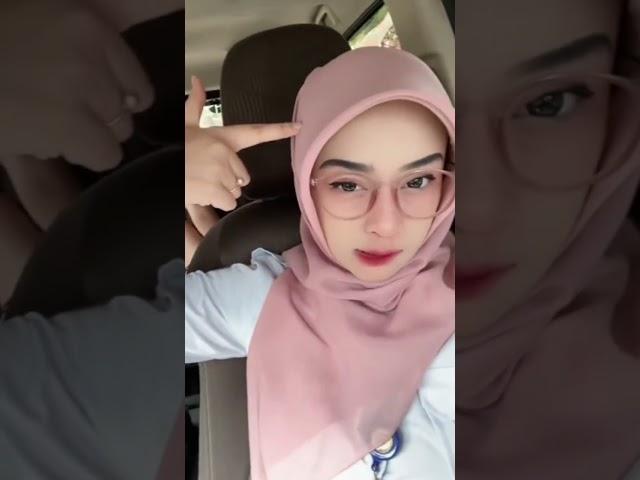 Video Ibu Guru Salsa Di Mobil Viral  #salsa #gurusalsa #viralvideo #shortvideo #trending