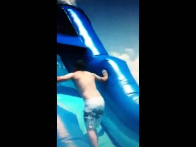 Pual try fog up water slide on my bday