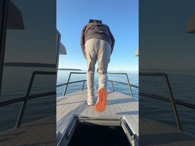 Access to the Bow of the Jaktar J-30 Couldn't Be Easier