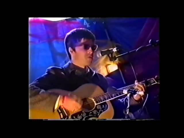 Noel Gallagher - Wonderwall (acoustic)  Glastonbury 1995