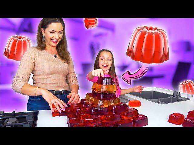 МЕГА ЖЕЛЕЙНЫЙ ЧЕЛЛЕНДЖ Gummy Challenge Строим Огромную Желемиду /// Вики Шоу