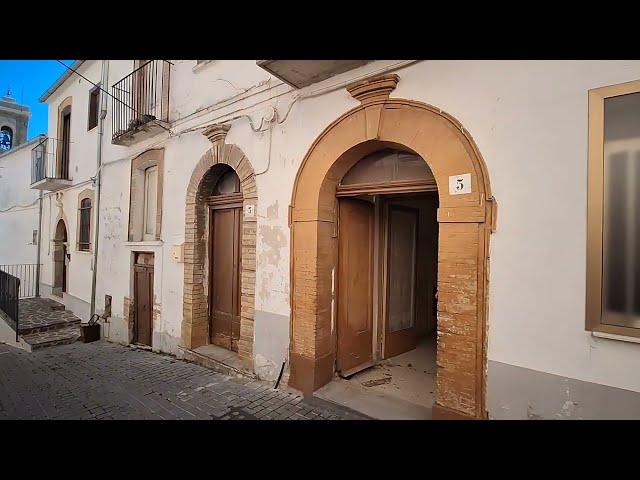 For sale one Storey stone house to renovate in the town of San Buono, Abruzzo hills.