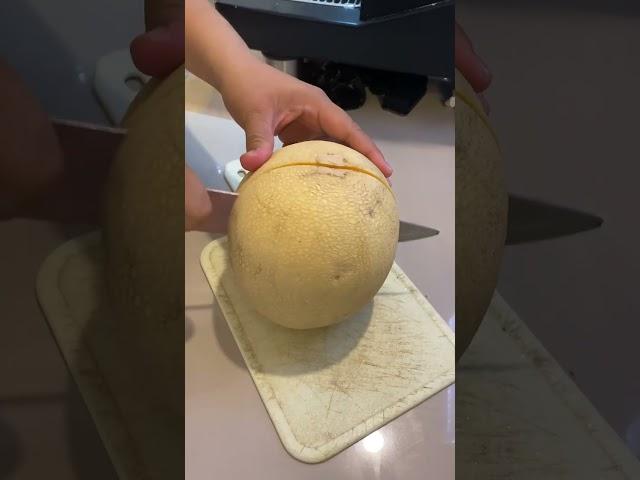 Cantaloupe #fruit #cutting