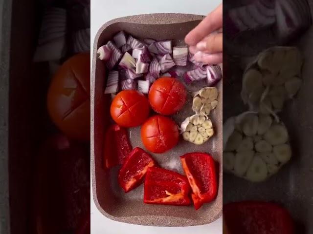 Спагетти с соусом из запечённых овощей. Такой простой рецепт, что справится даже ребёнок!
