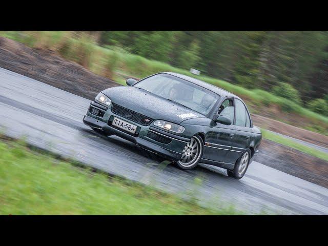 Opel omega b 2.5 v6 drifting & burnouts