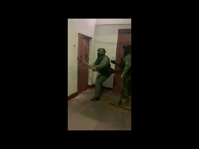 Задержание организатора борделя в Питере РАБОТАЕТ СОБР special forces detained the brothel organizer