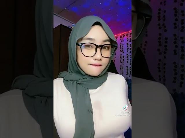 cewek jilbab pengen jilat