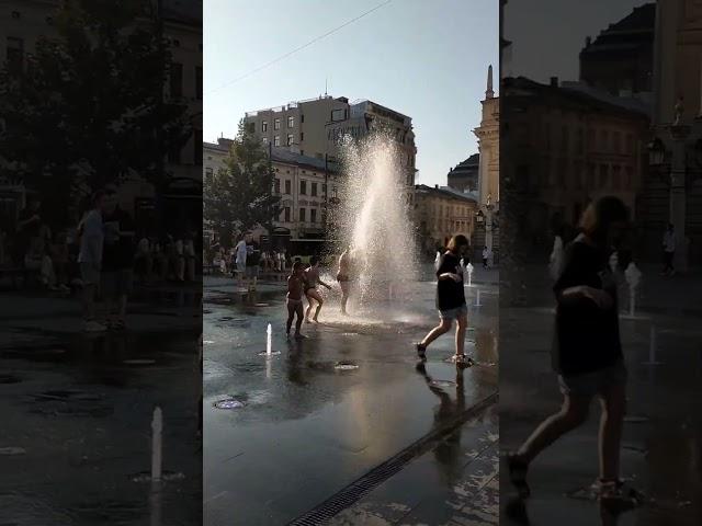 ЛьвівВ центріГарна молодь святкує День Знань 