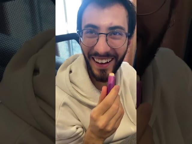 Erkekler Dudak Kremini Nasıl Sürer?  @asiygang @Keowri
