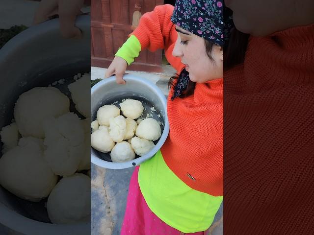बारिश से मक्खन और पत्तों की हालत️|| Village lifestyle during rain#minivlog #village #pahadivlogs