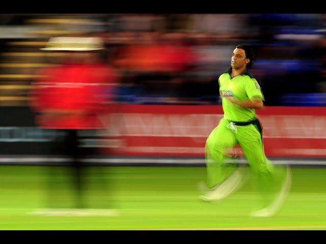 SHOAIB AKHTAR BOWLING WITH 100,2 MPH!!! RECORD SPEED...