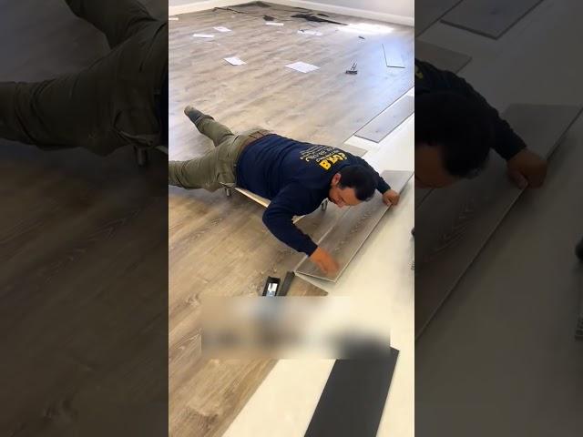 Idea for installing floors without hurting your knees  #construction #skills #usa #mexico