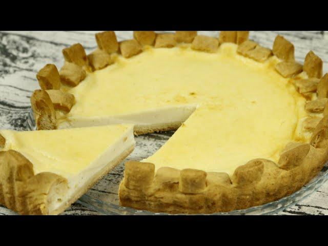 Sour cream pie. Vanilla Sour cream pie made from yeast dough.