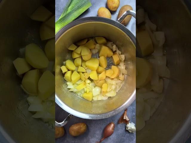 Einfache Kartoffel Lauch Suppe - leckeres Rezept für Kartoffelsuppe mit Lauch #holidayswithshorts