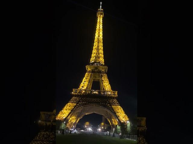 Eiffel Tower, Paris : Night View