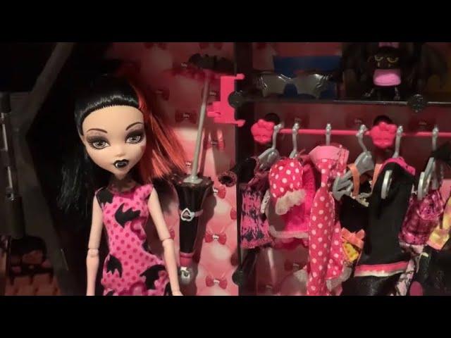 monster high mail  draculaura’s draculocker playset