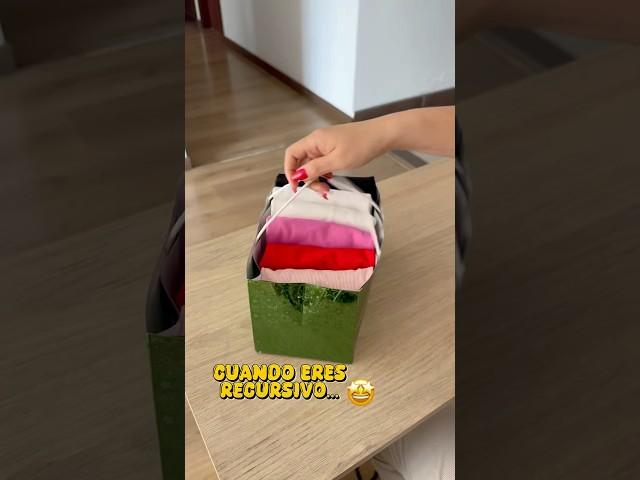 Utiliza una bolsa de papel regalo para organizar tu ropa  #hacks #tipshogar #organization