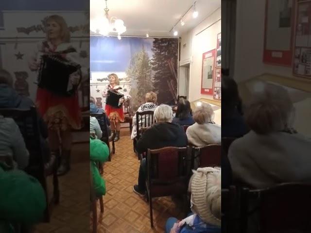 Гармошки переборы, поет Любовь Гришанова