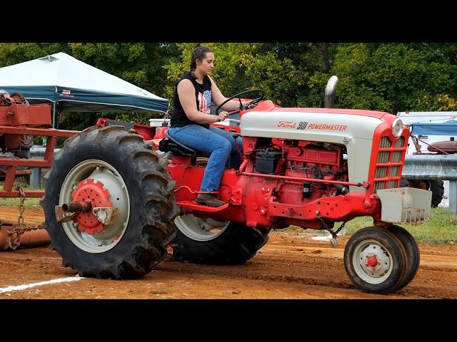 Tractor Pulling With 15 AMAZING Antique Tractors