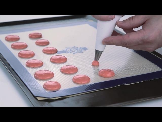How to make Macaronage for Macarons - Le Cordon Bleu