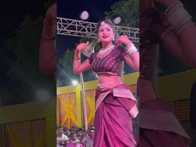 King vs queen #bhojpuri#shortvideo#Trending#stageshow#dance#youtubeshorts#khesari#viralvideo#priya