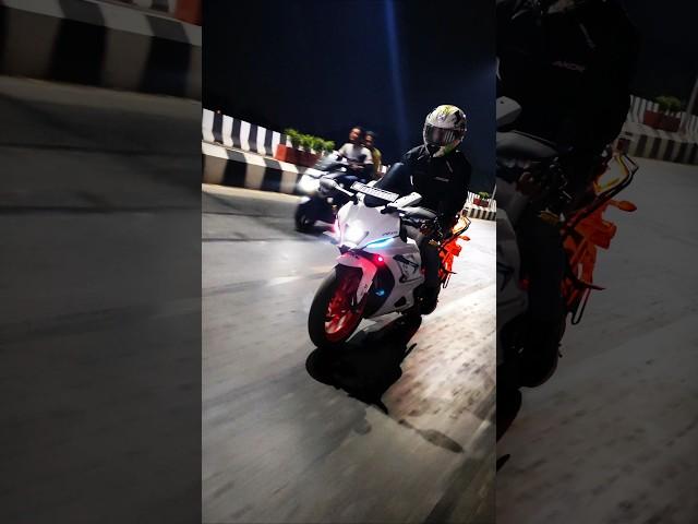 Yamaha R15 v4 Rode Presence 