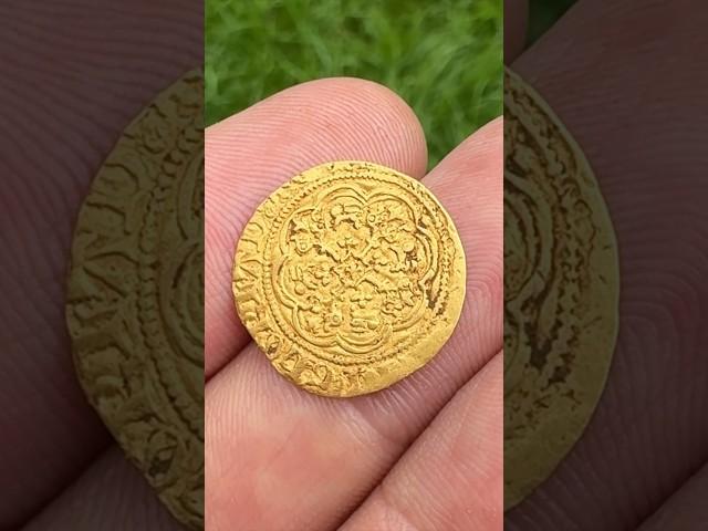 I can’t believe my eyes. I found medieval gold treasure metal detecting