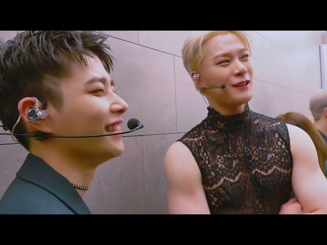 MoonBin telling MJ to use pretty words [+MoonBin's arm muscles] [Eng Sub]