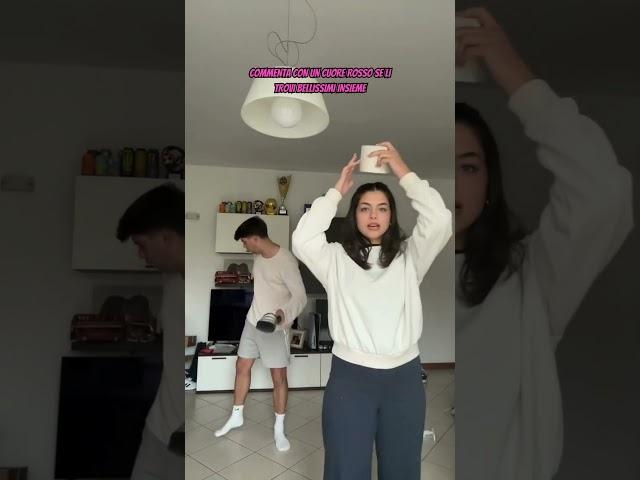 LUCA CAMPOLUNGHI E ALICE MUZZA SI SFIDANO AD UN GIOCO DI COPPIA #tiktok #perte #humor #webboh #barca