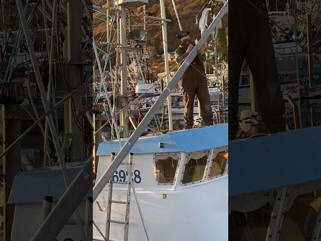 Finishing up the stabilizer poles. Sure is nice having the boats next to each other. #boat welding