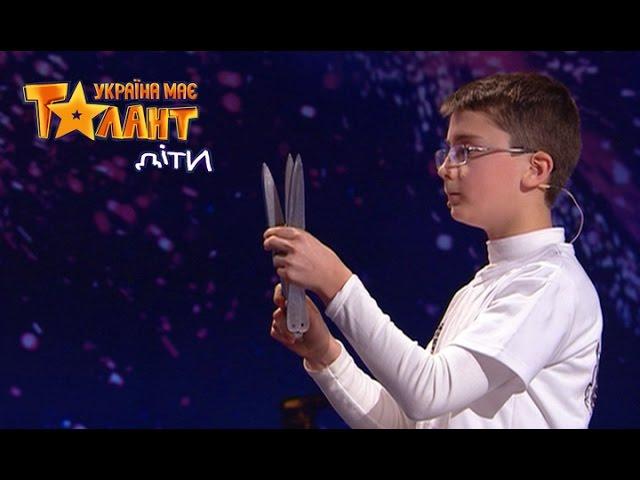 A little boy throwing sharp knives - Got Talent 2017