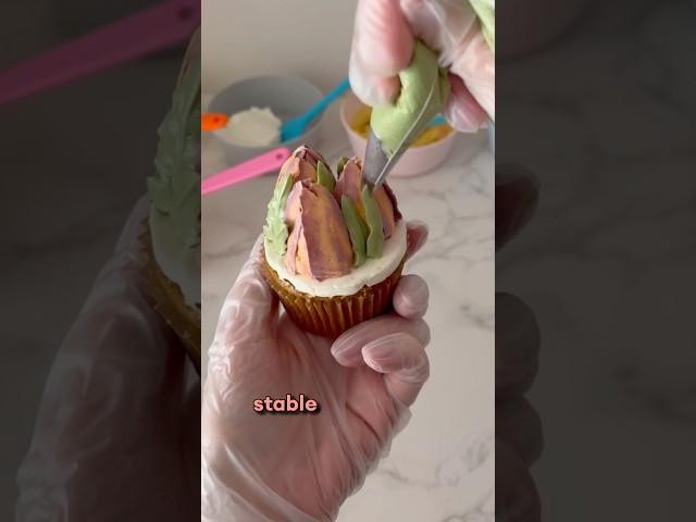 New Piping #buttercream tulips technique #pipingflowers #cupcake #cakedecorating #fyp #floralcupcake