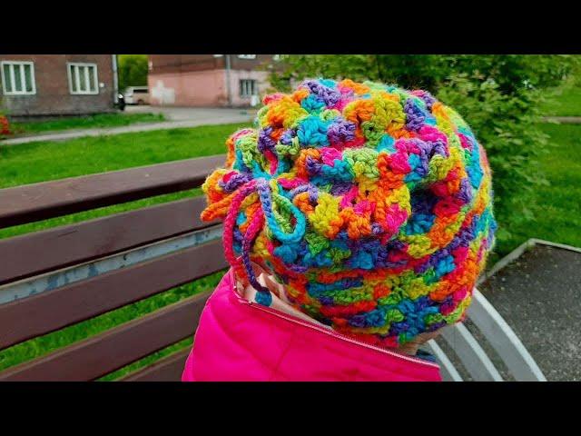 Шапочка с завязками крючком. Hat with crochet ties.