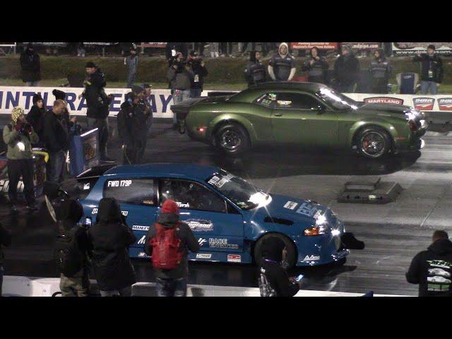 Twin Turbo Hellcat Redeye vs Turbo Honda Civic 1/4 Mile Drag Race