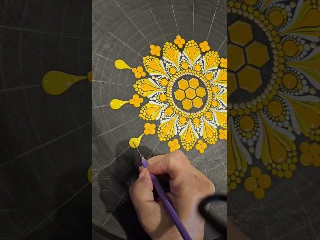 Making a big teardrop #teardrop #swoop #swish #mandala #erinridley