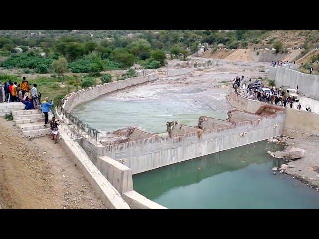 Flash flood first wave to dam flooding, Moammar's Camera HD