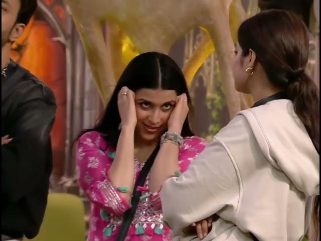 bigg Boss ne liye munawar ke maje kaha ayesha ki pasand  ki shirt pehnne par   BB17