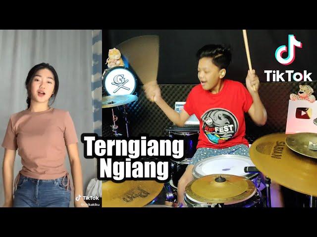 Cewek Viral Joget Tik Tok Terngiang - Ngiang (DJ Remix) Cover By Gilang Dafa