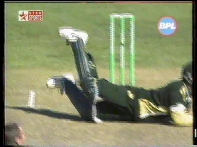 Moin Khan - LYING Down SIX (Amazing Shot) - 2001 Pakistan Vs New Zealand